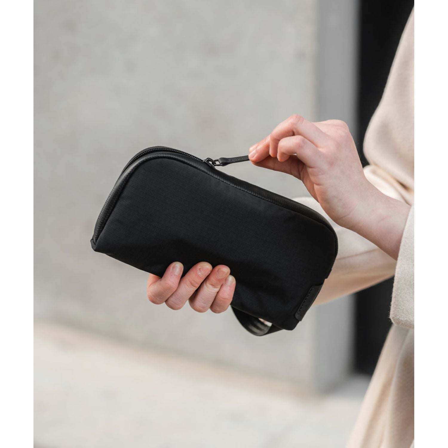 ALPAKA Flight Pouch Axoflux 210D (Black)