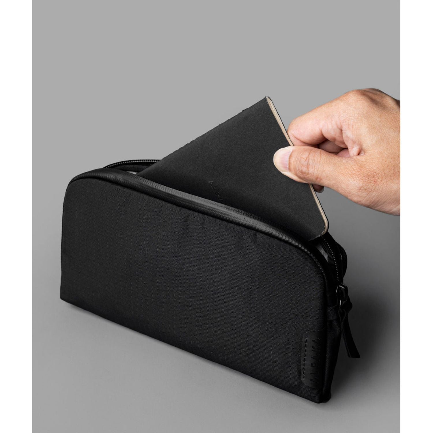 ALPAKA Flight Pouch Axoflux 210D (Black)