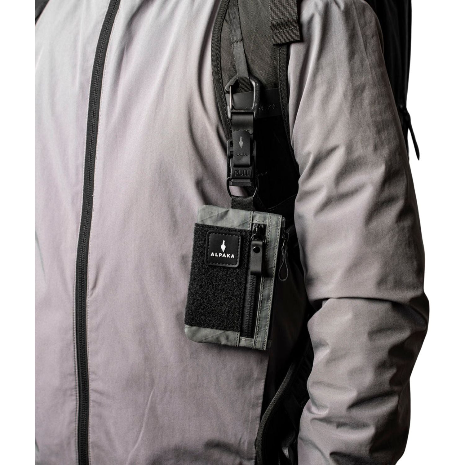 ALPAKA Hub Carabiner (Black)