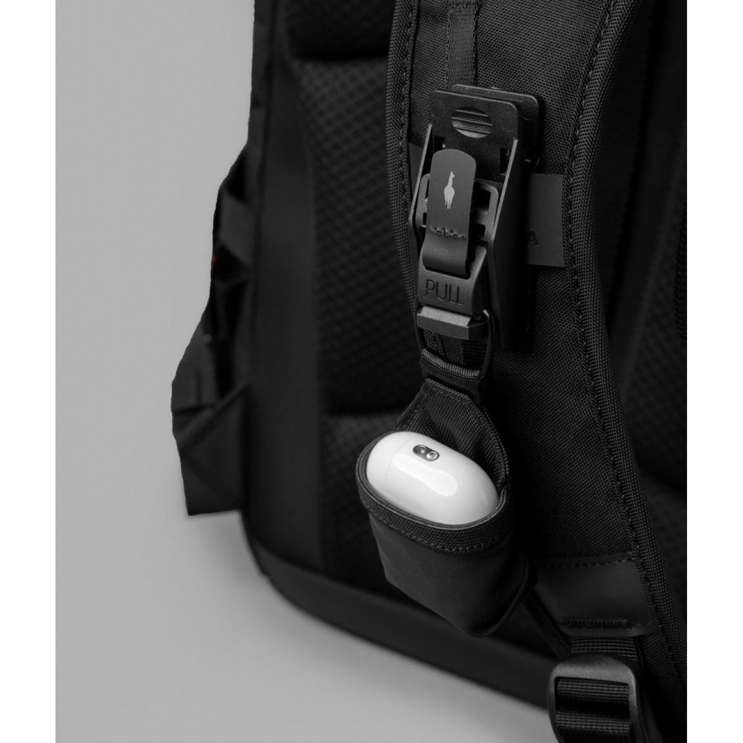 ALPAKA Hub Earbuds Pouch (Black)
