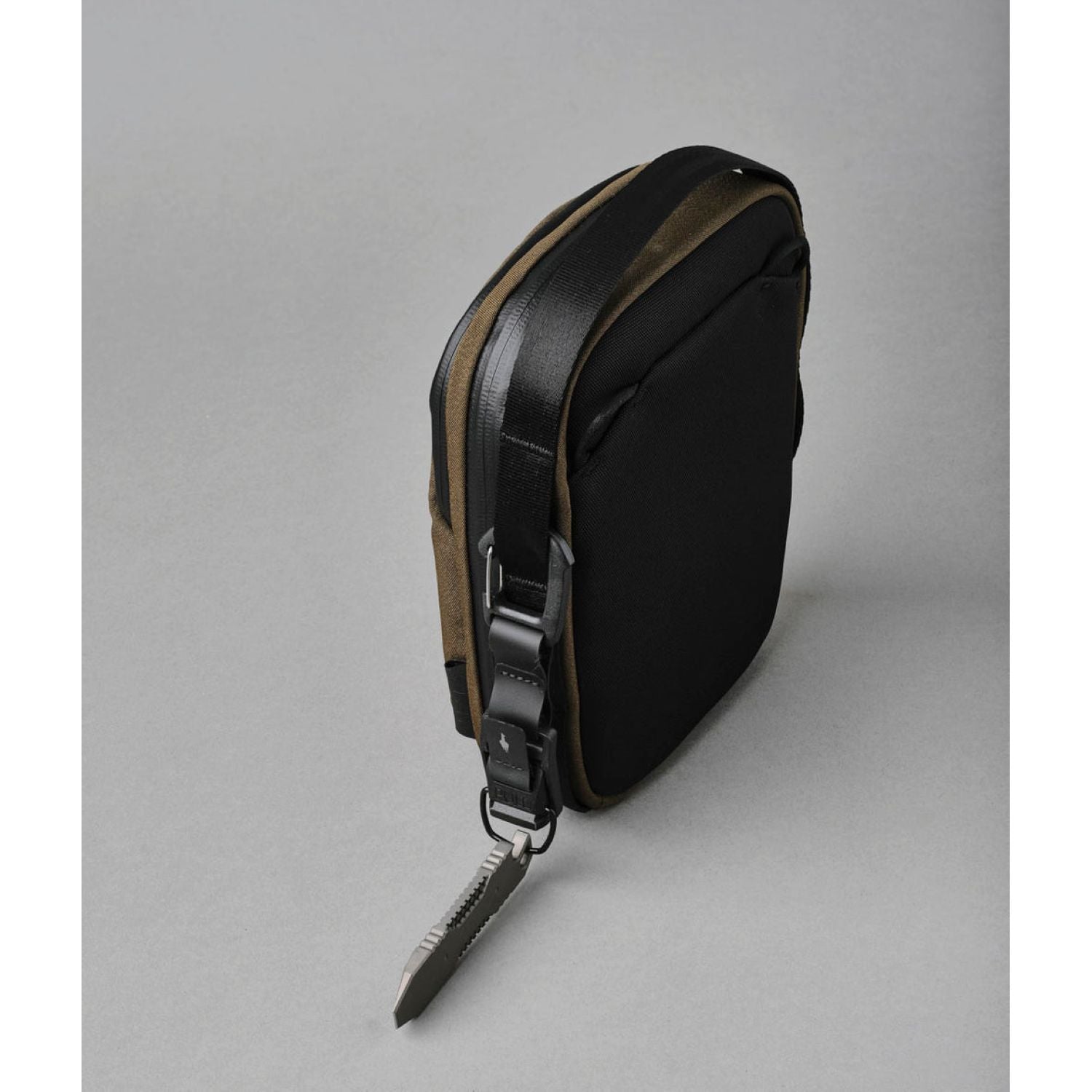 ALPAKA Metro Sling V2 Axoflux 300D (Army Green)