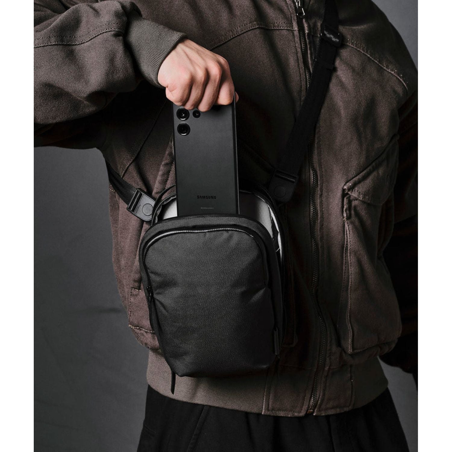 ALPAKA Metro Sling V2 Axoflux 300D (Black)