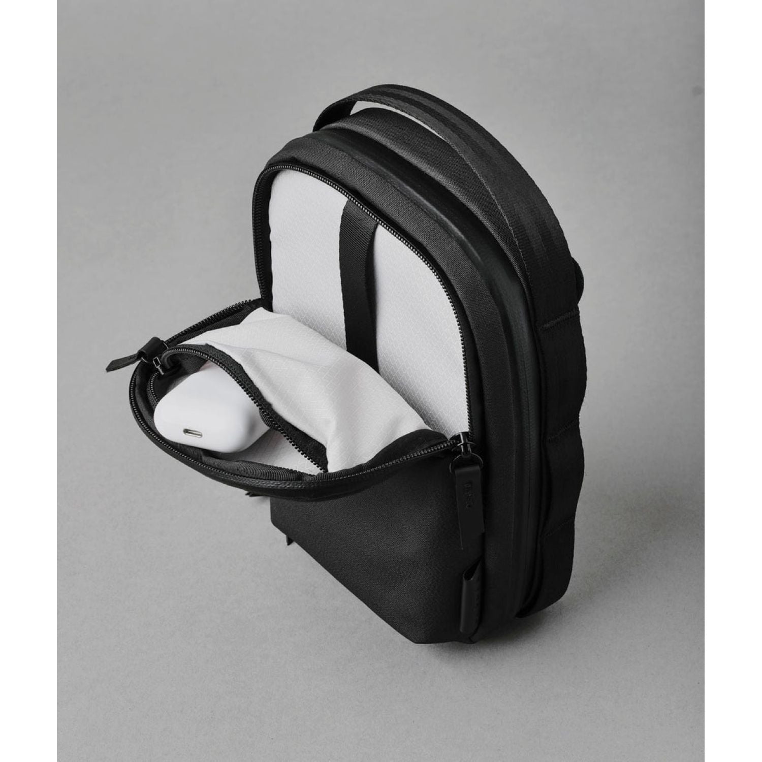 ALPAKA Metro Sling V2 Axoflux 300D (Black)