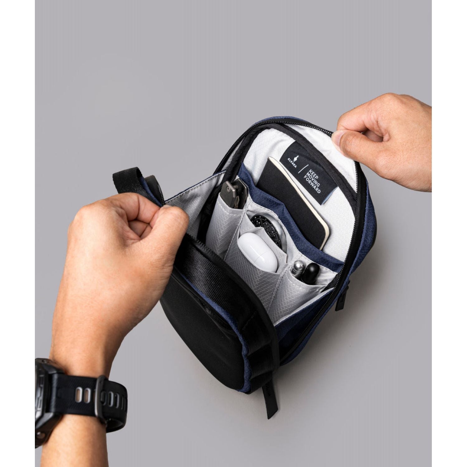 ALPAKA Metro Sling V2 Axoflux 300D (Blue)