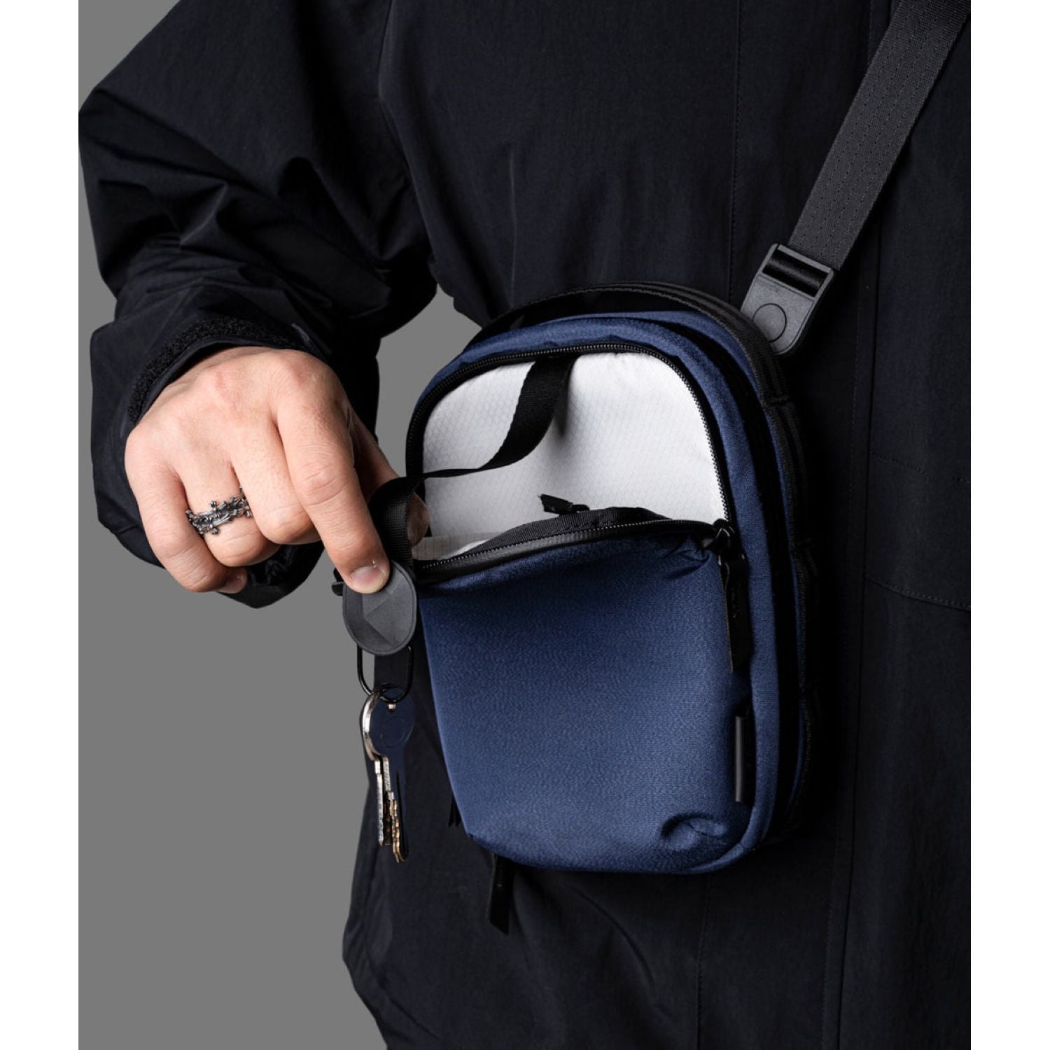 ALPAKA Metro Sling V2 Axoflux 300D (Blue)