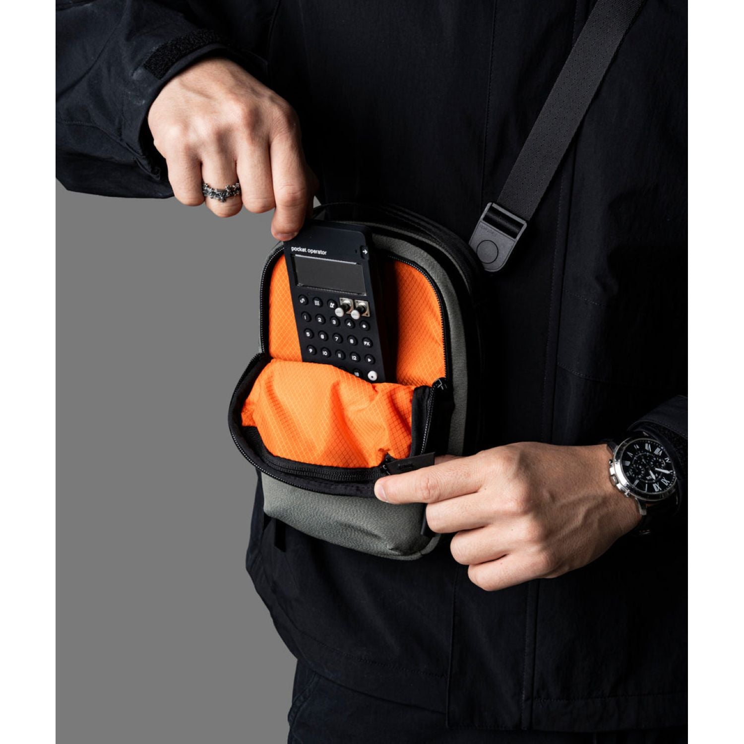 ALPAKA Metro Sling V2 Axoflux 300D (Grey)