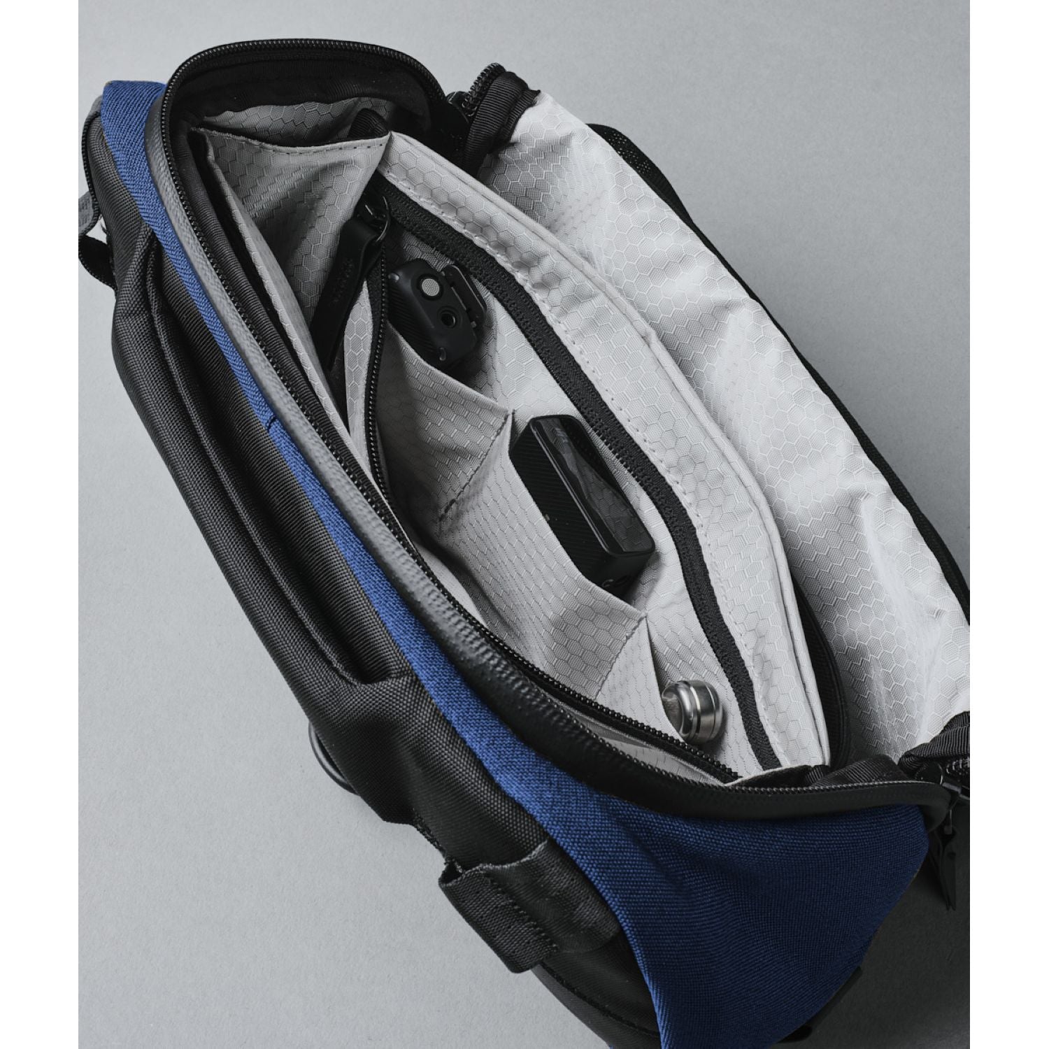 ALPAKA Vertex Pouch Axoflux 600D (Blue)