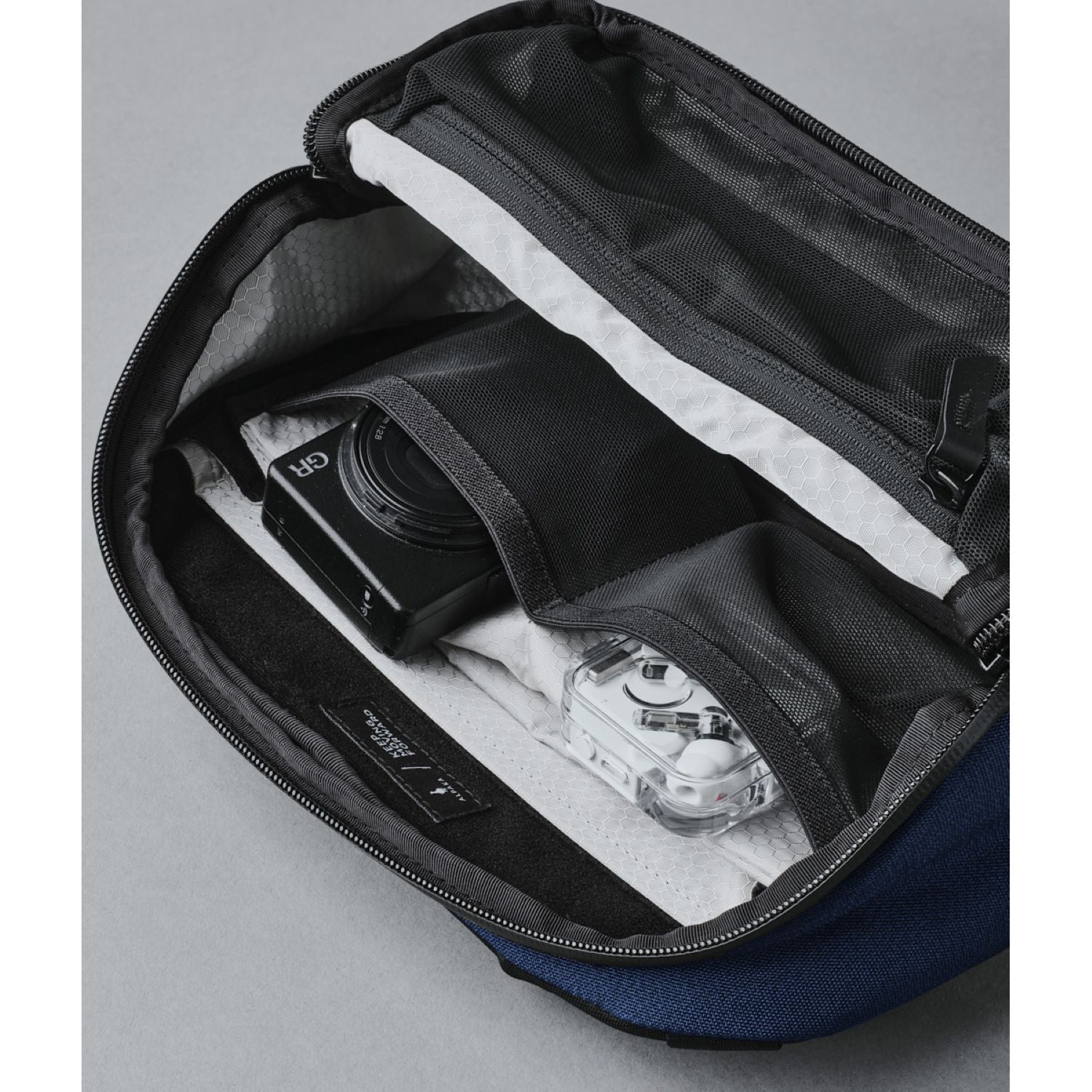 ALPAKA Vertex Pouch Axoflux 600D (Blue)