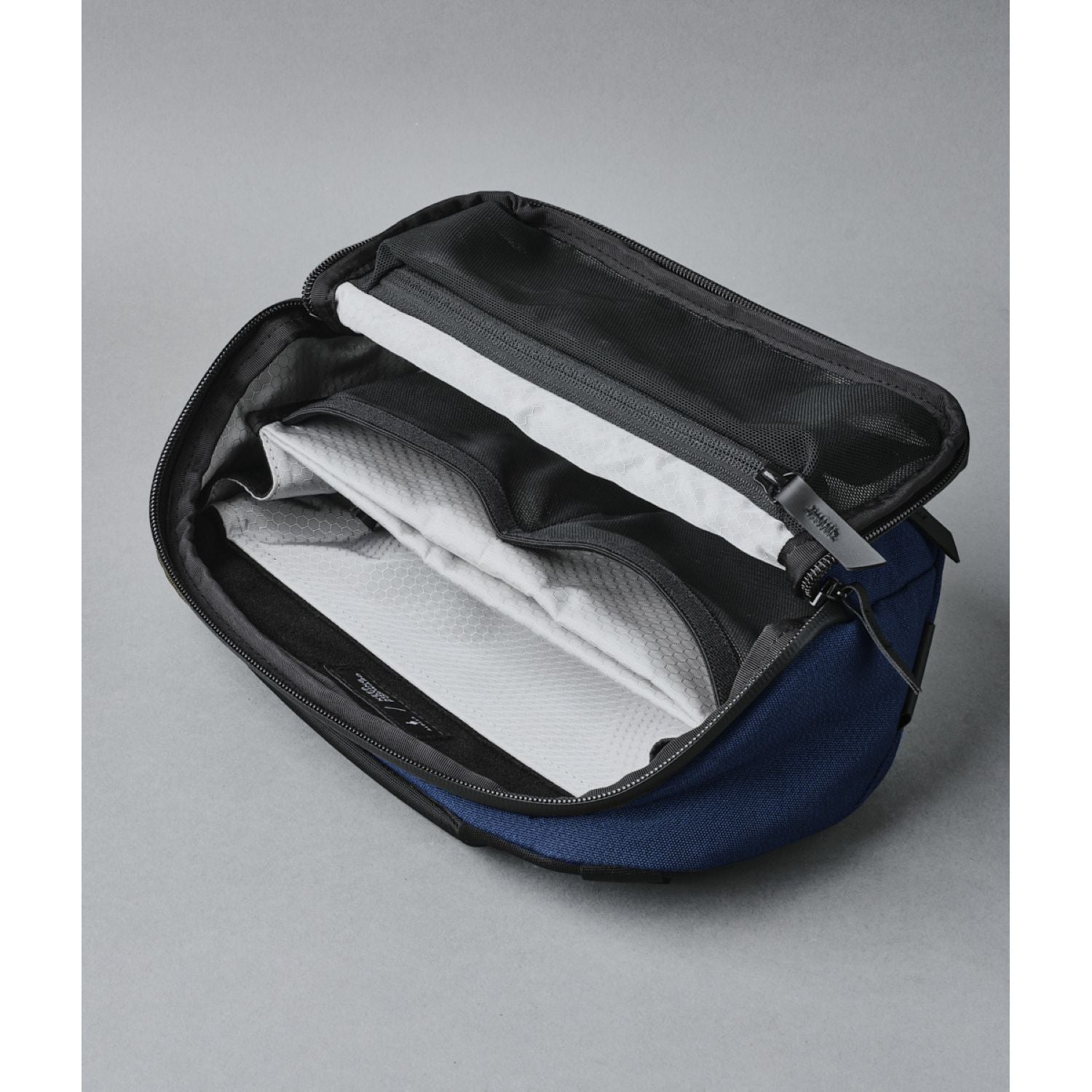 ALPAKA Vertex Pouch Axoflux 600D (Blue)
