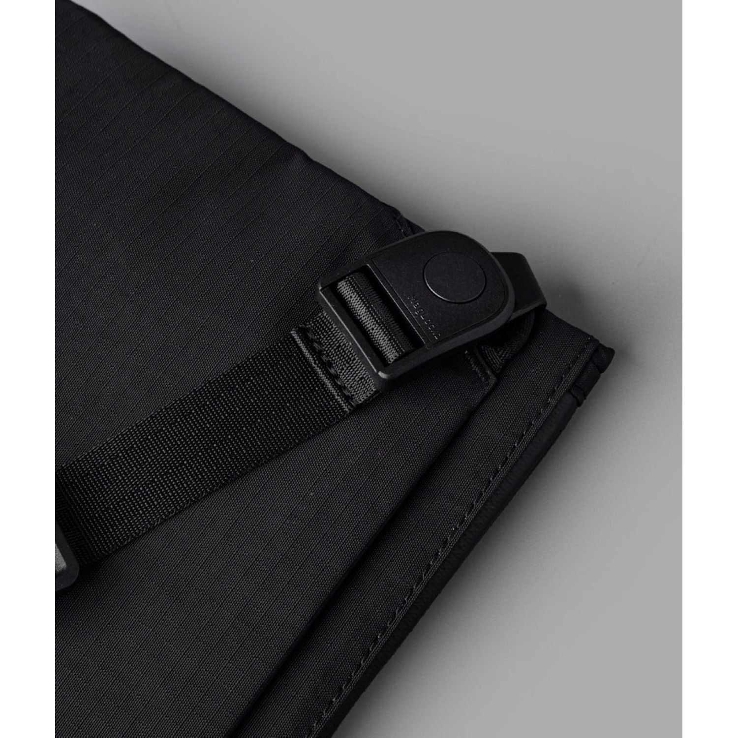 ALPAKA Zip Pouch Max V2 Axoflux 210D (Black)