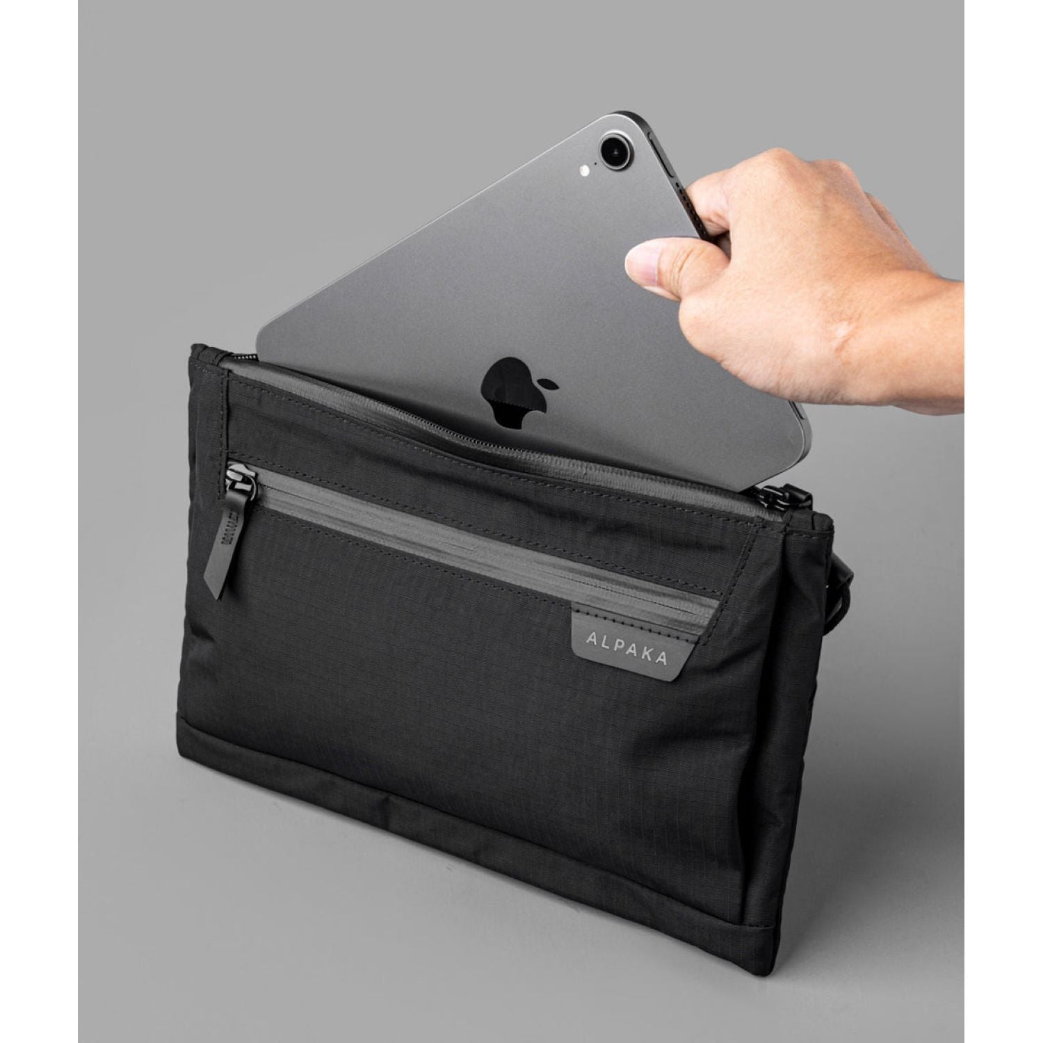 ALPAKA Zip Pouch Max V2 Axoflux 210D (Black)