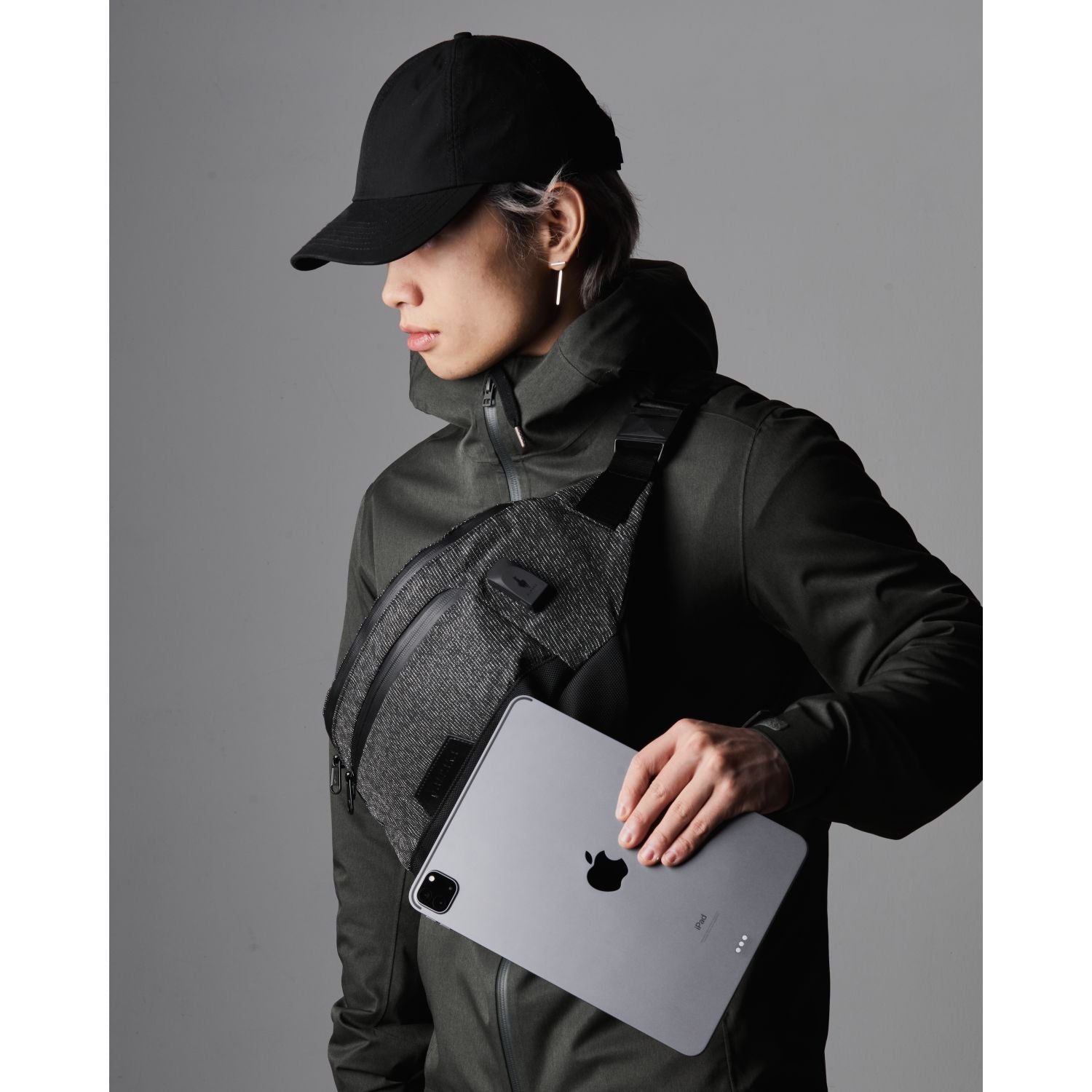 ALPAKA Bravo Sling Pro V2 (Charcoal Black)