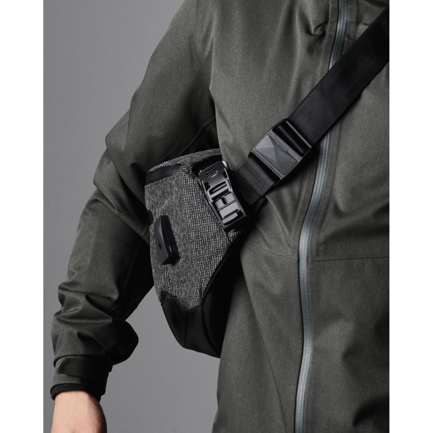 ALPAKA Bravo Sling Pro V2 (Charcoal Black)
