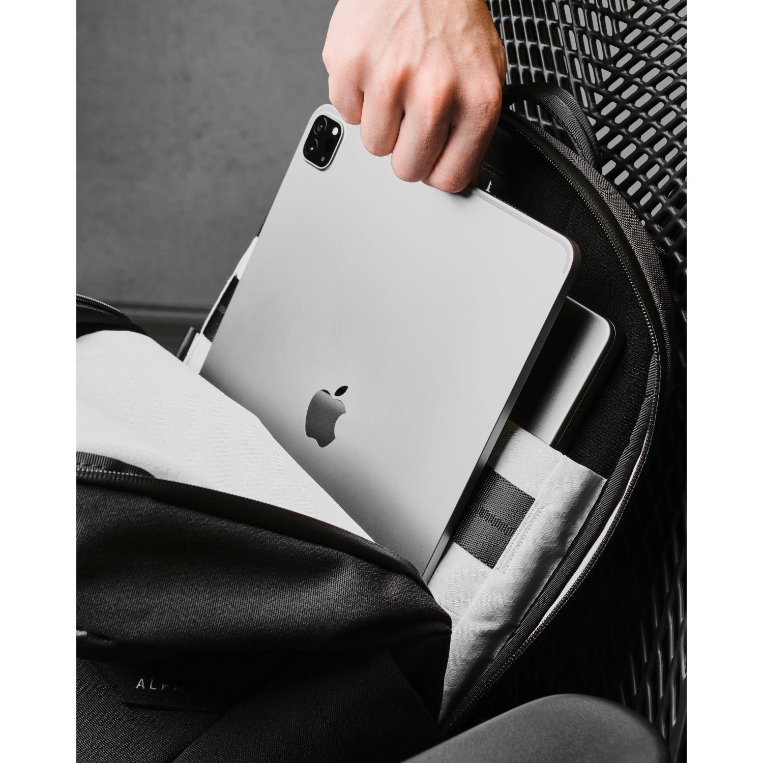 ALPAKA Elements Backpack Pro Axoflux 600D (Black)