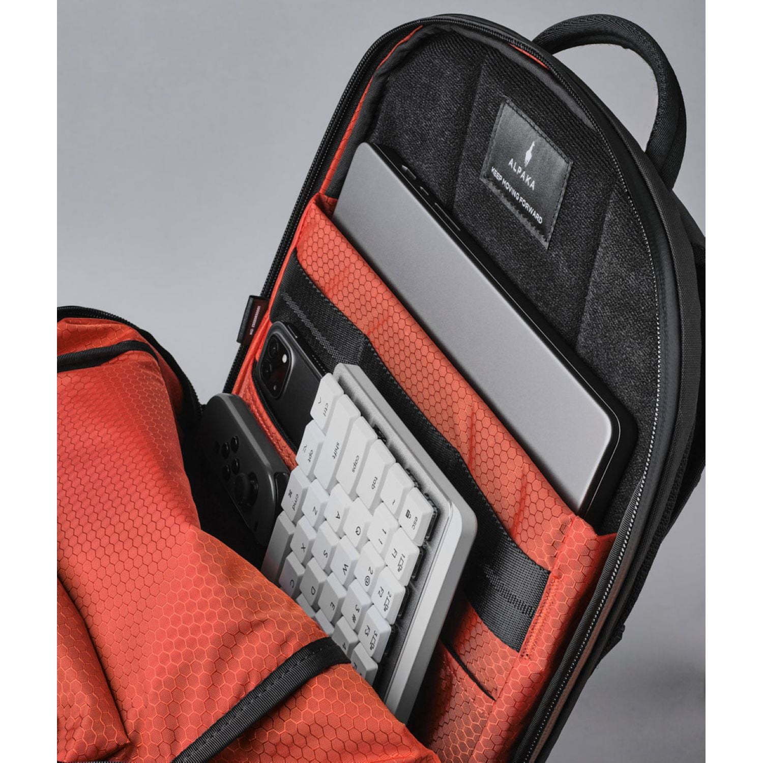 ALPAKA Elements Backpack Pro VX42 (Black)