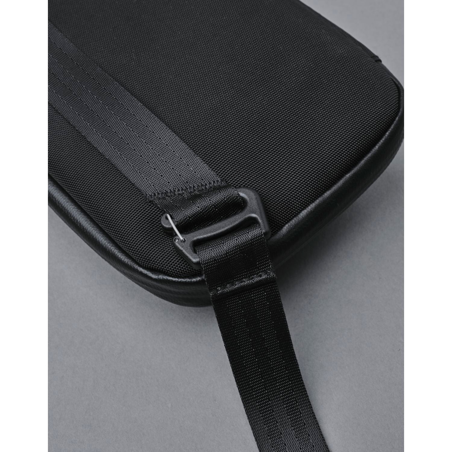 ALPAKA Elements Tech Case Mini X-Pac VX42 (Black)