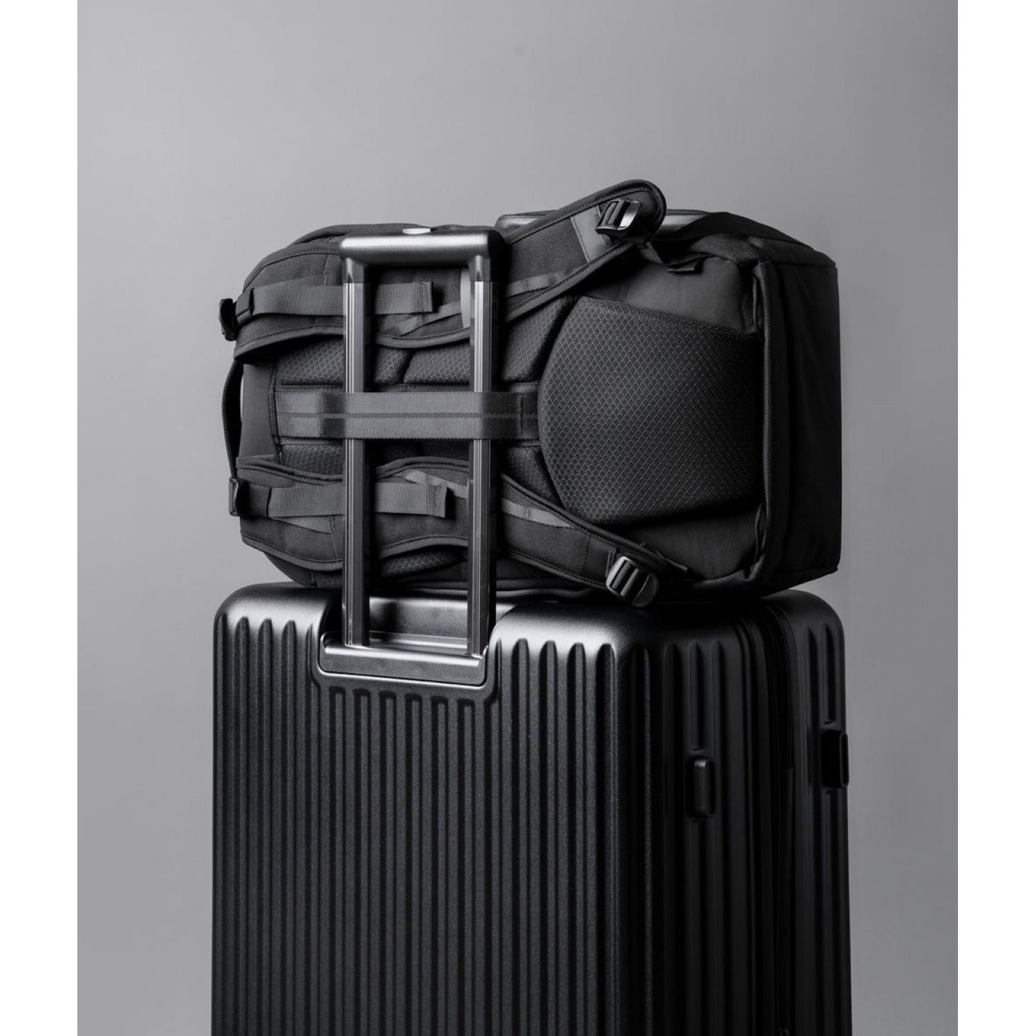 ALPAKA Elements Travel (35L) Axoflux 600D Backpack + Removable Waist Strap (Black)