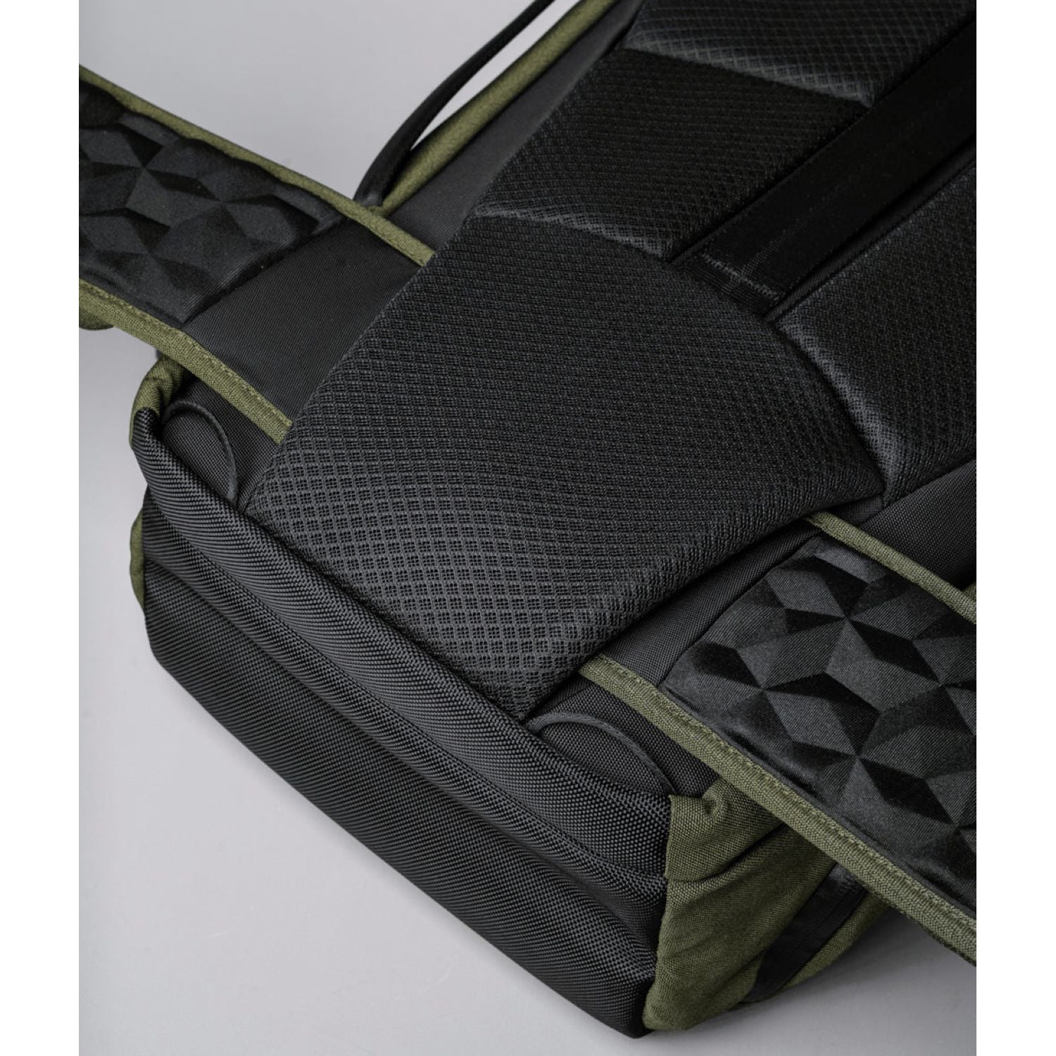 ALPAKA Elements Travel (35L) Axoflux 600D Backpack + Removable Waist Strap (Green)