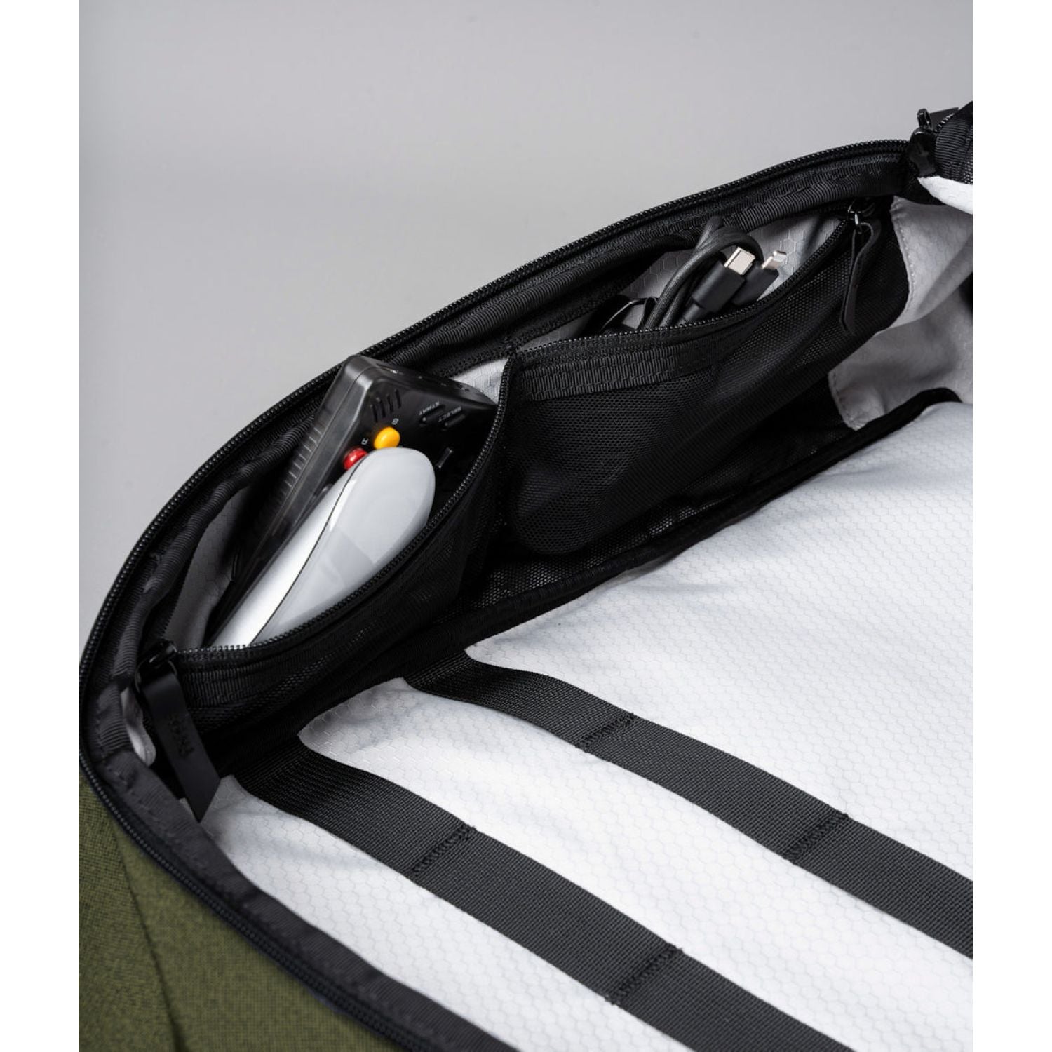 ALPAKA Elements Travel (35L) Axoflux 600D Backpack + Removable Waist Strap (Green)