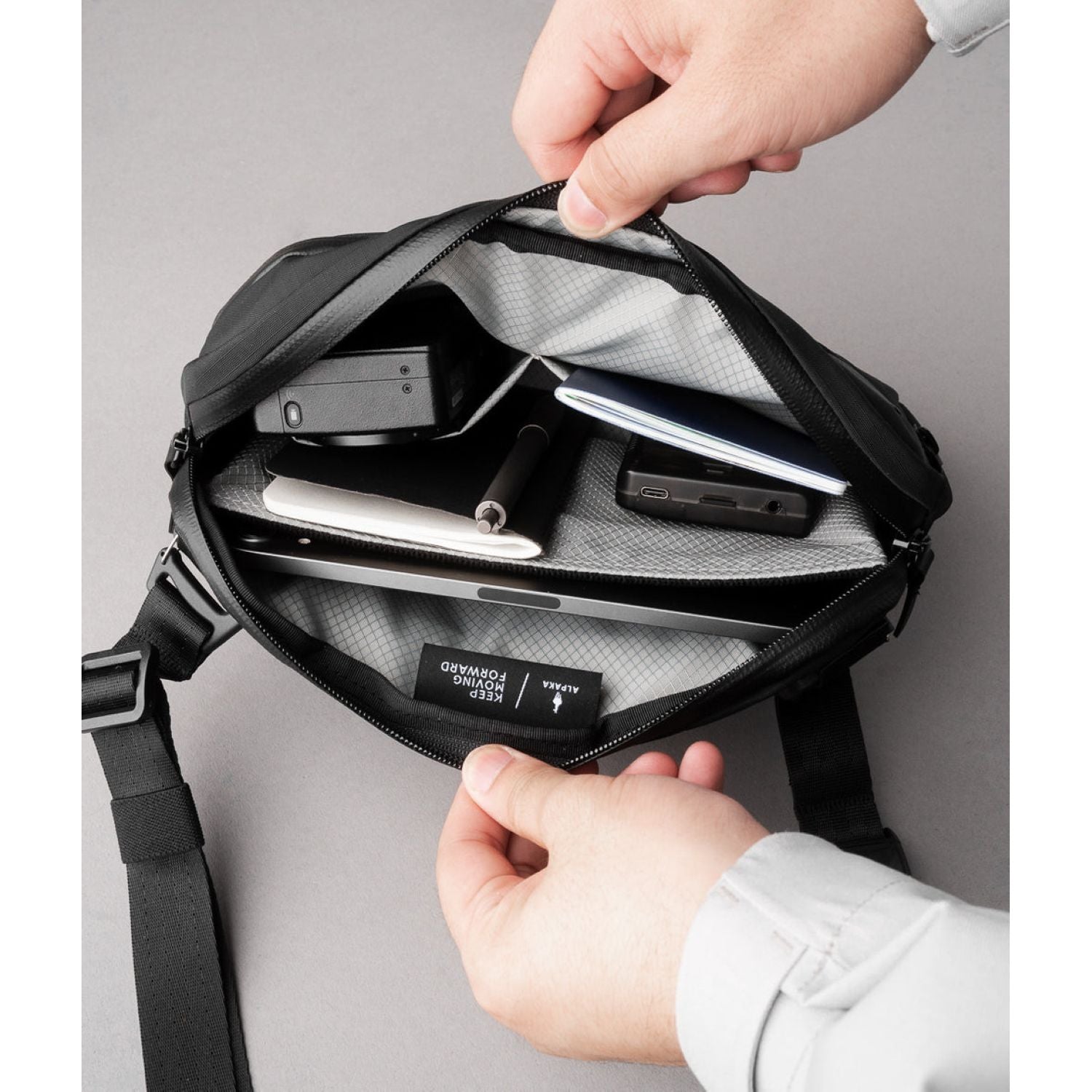 ALPAKA Flight Sling Axoflux 210D (Black)