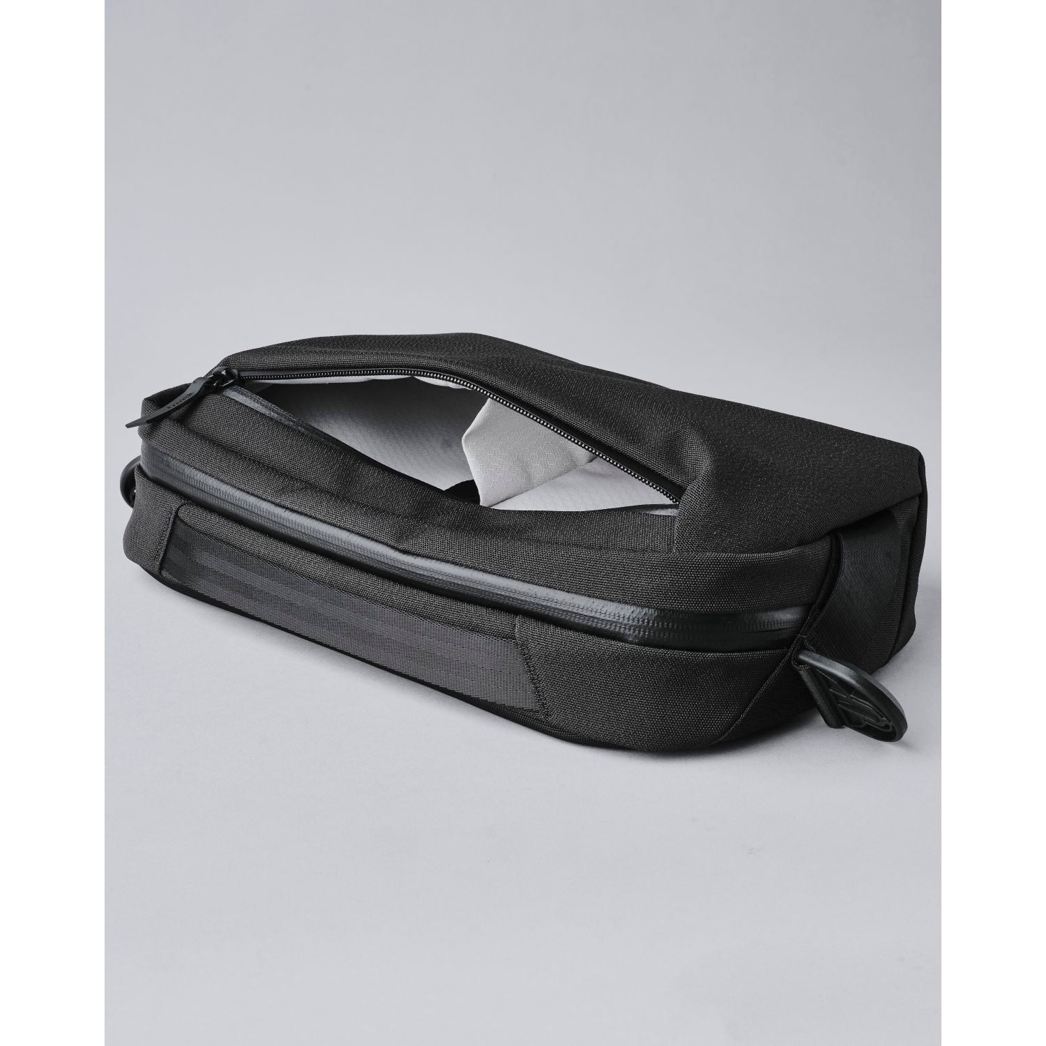 ALPAKA Go Sling Axoflux 600D (Black)