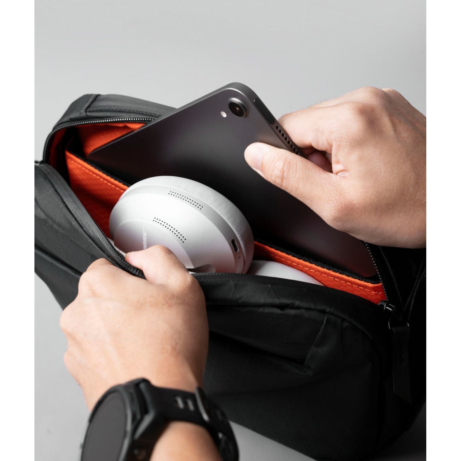 ALPAKA Go Sling Mini V2 X-Pac V21 (Black)