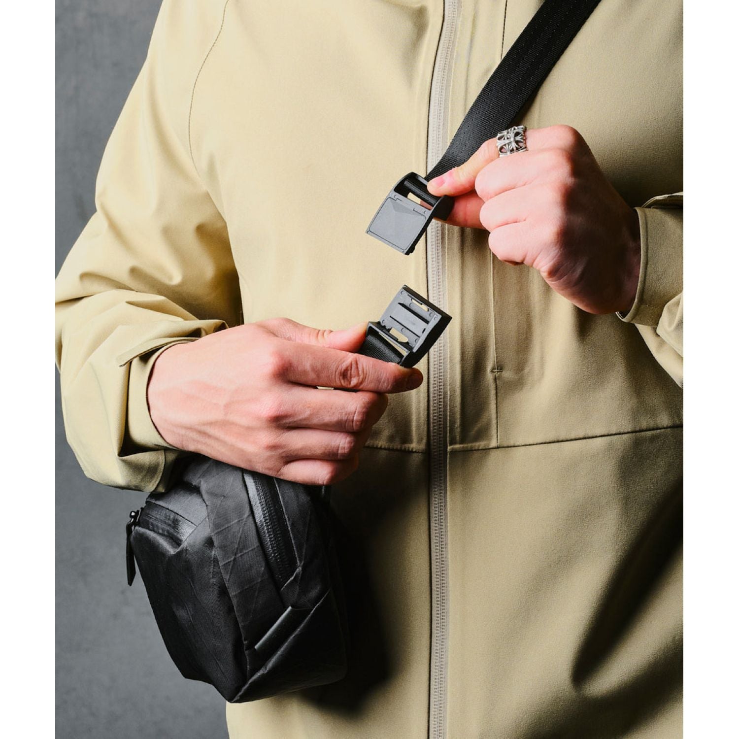 ALPAKA Go Sling Nano X-Pac VX21 (Black)