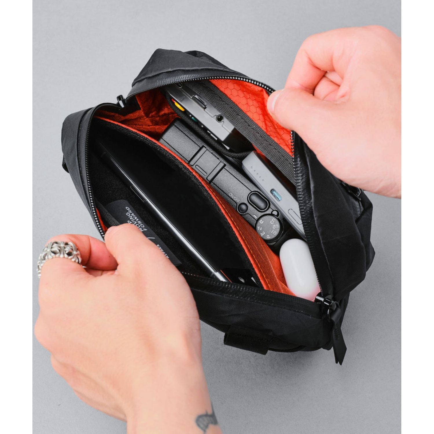 ALPAKA Go Sling Nano X-Pac VX21 (Black)