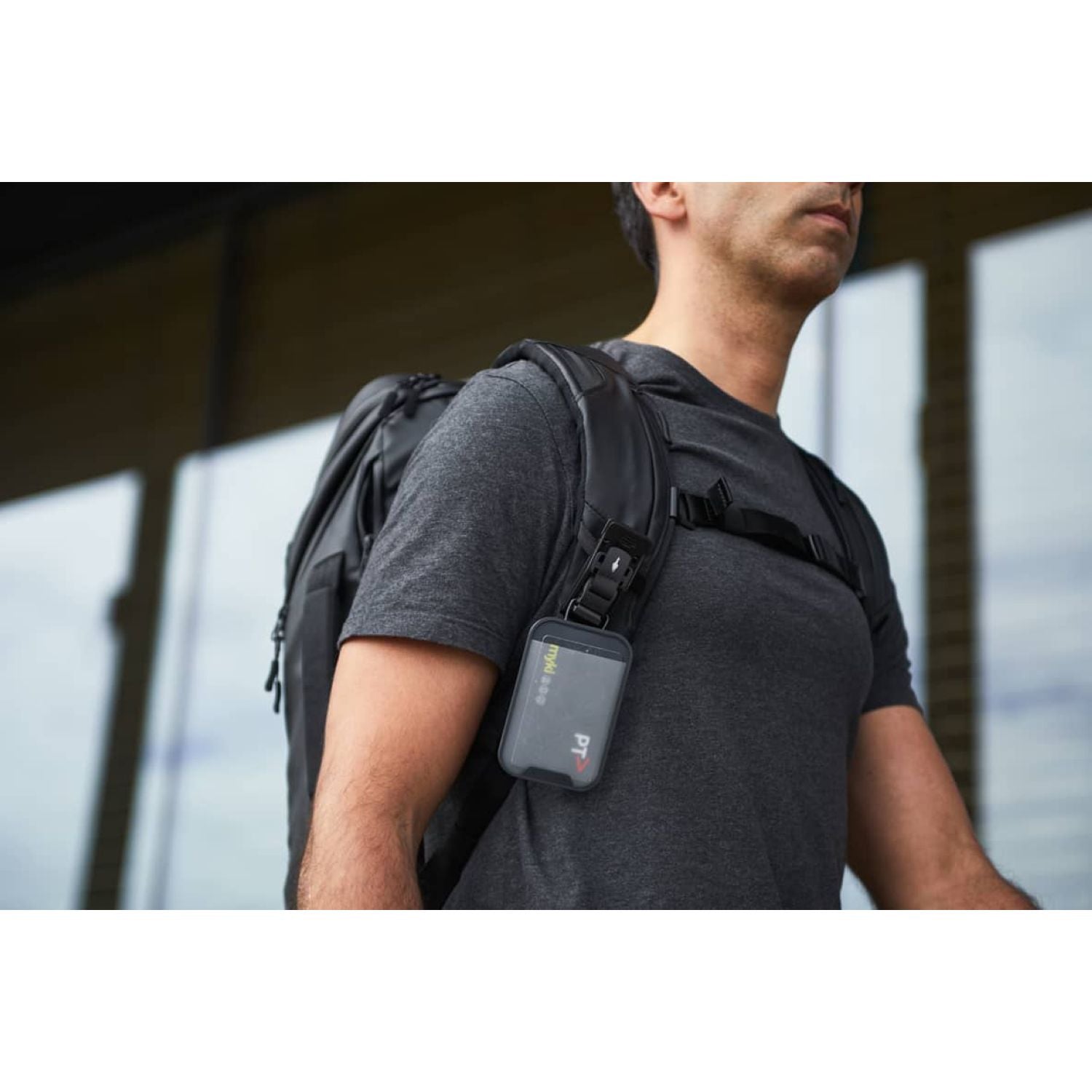 ALPAKA Hub Cardholder (Black)