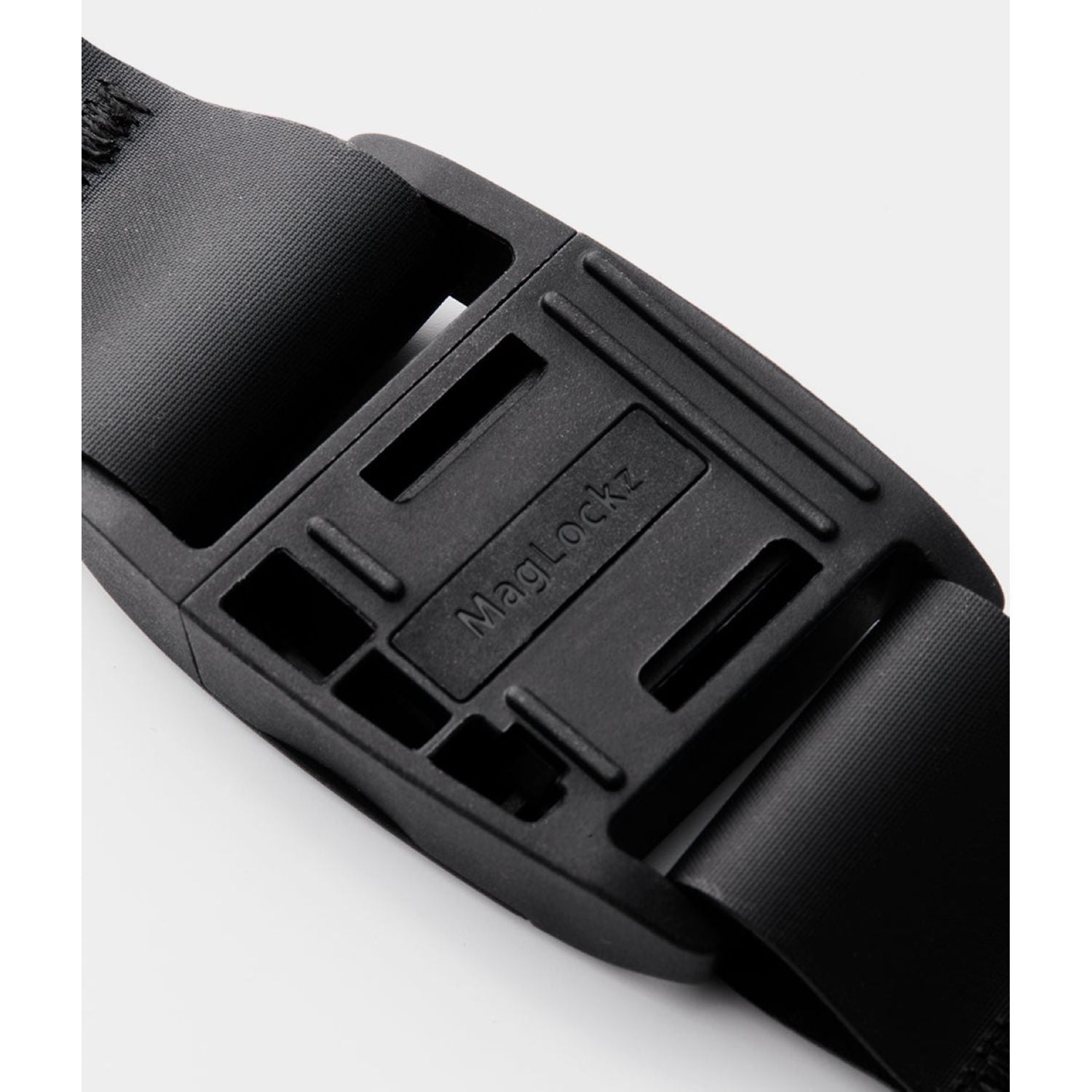 ALPAKA Maglockz Key Chain (Black)