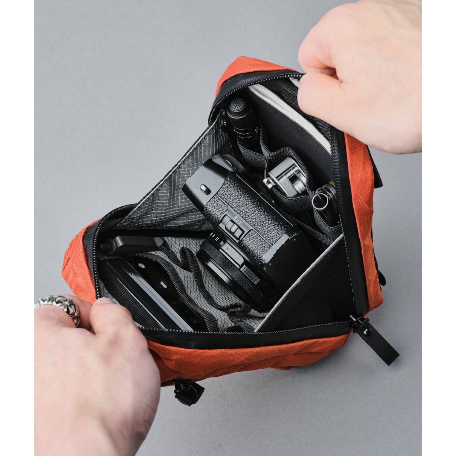 ALPAKA Metro Sling X-Pac RX30 (Cayenne)