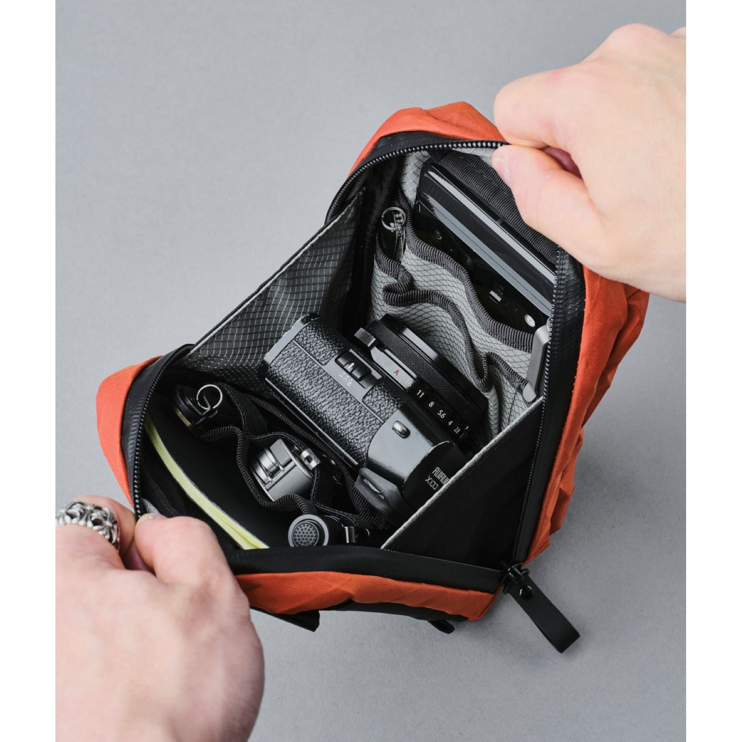 ALPAKA Metro Sling X-Pac RX30 (Cayenne)