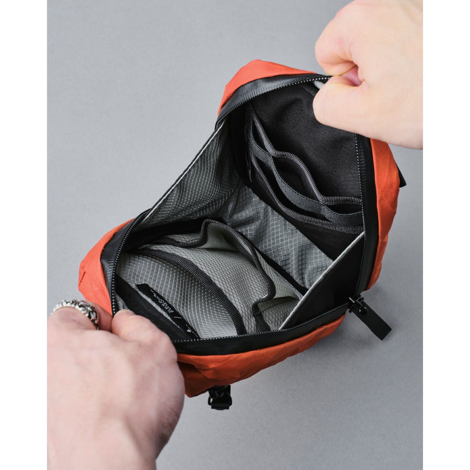 ALPAKA Metro Sling X-Pac RX30 (Cayenne)