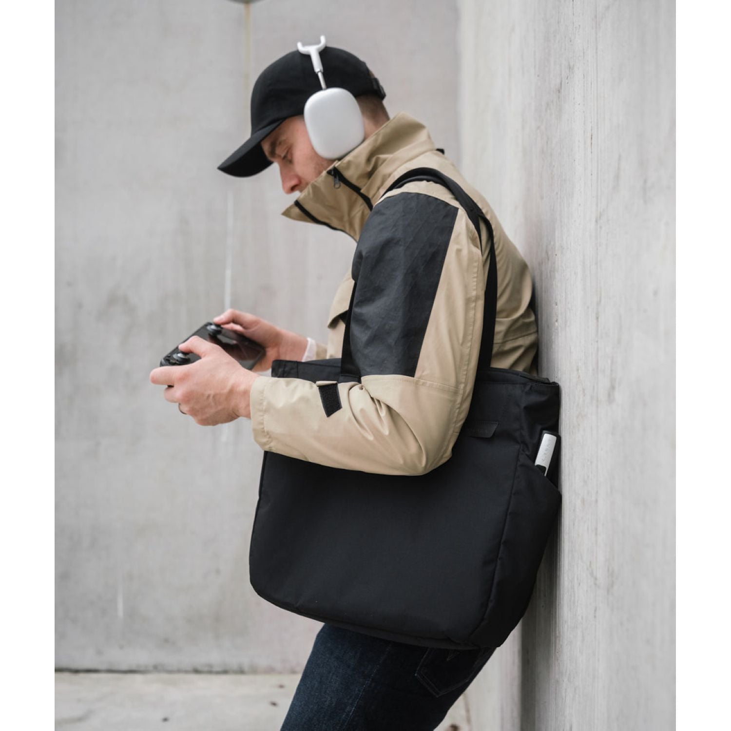 ALPAKA Metro Tote Axoflux 210D (Black)