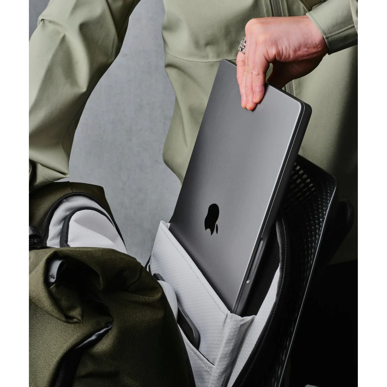 ALPAKA Shift Pack V2 Axoflux 600D (Army Green)