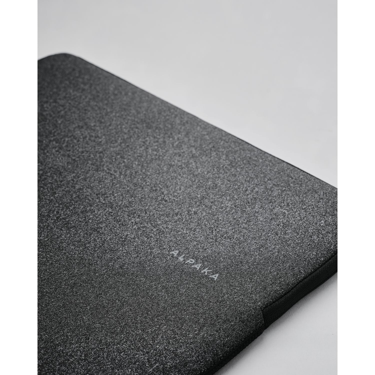ALPAKA Slim Laptop Sleeve 16" (Grey)