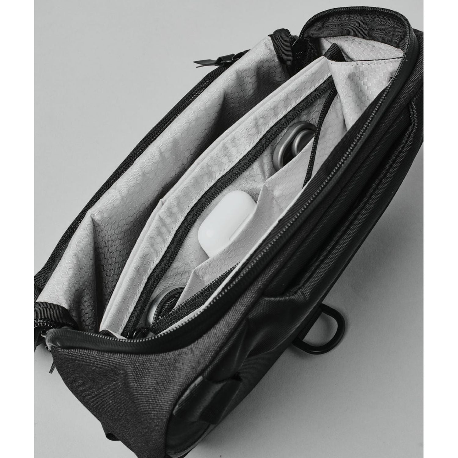 ALPAKA Vertex Pouch Axoflux 600D (Black)