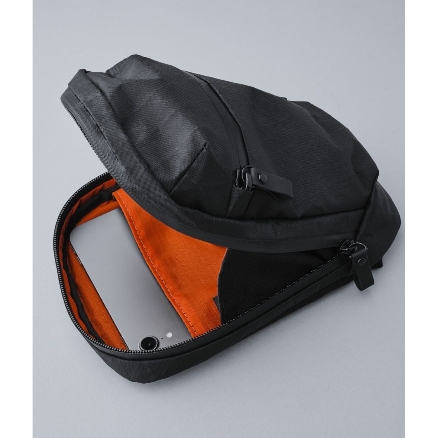 ALPAKA Vertical Sling X-Pac VX21 (Black)