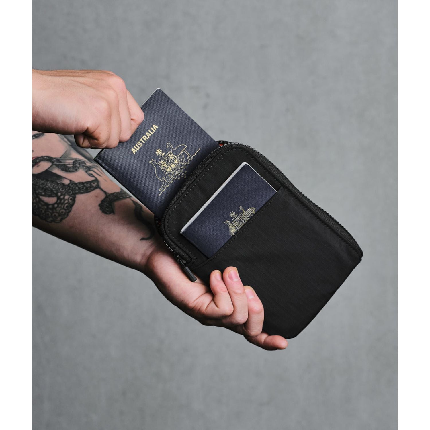 ALPAKA Zip Travel Wallet 210D (Black)