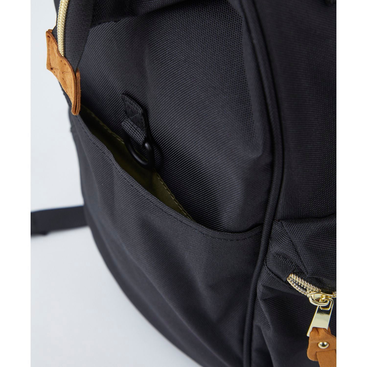 Anello Cross Bottle Kuchigane Backpack L (Black)