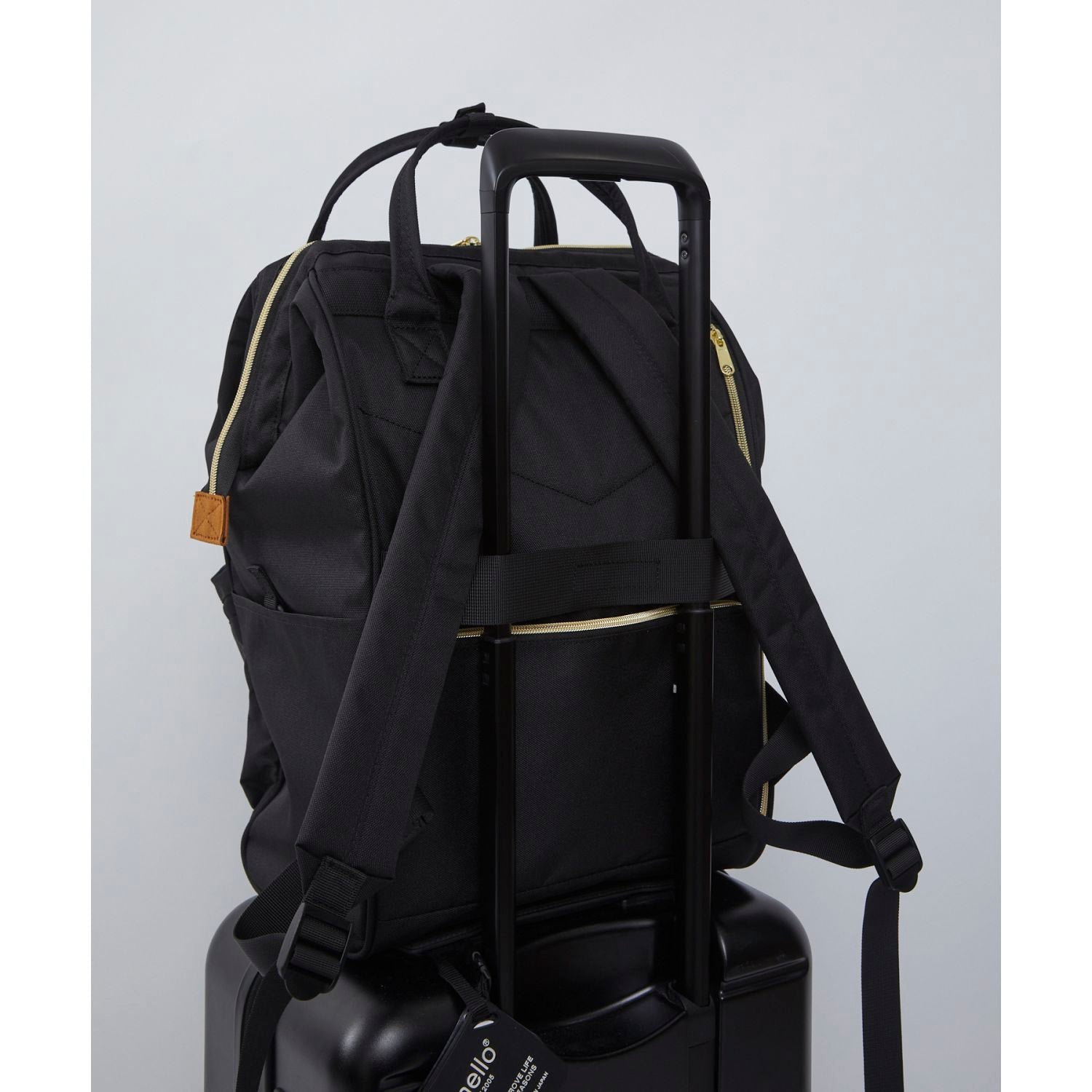 Anello Cross Bottle Kuchigane Backpack L (Black)