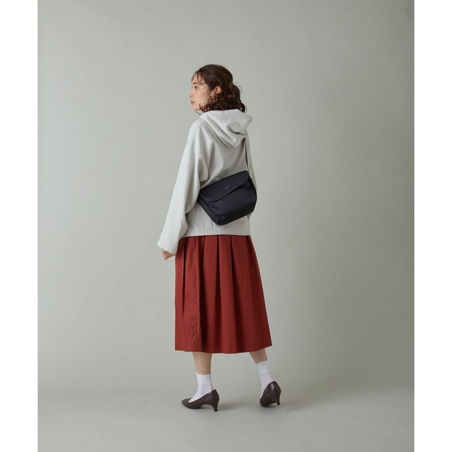 Anello Kuro Mini Messenger Bag (Black)