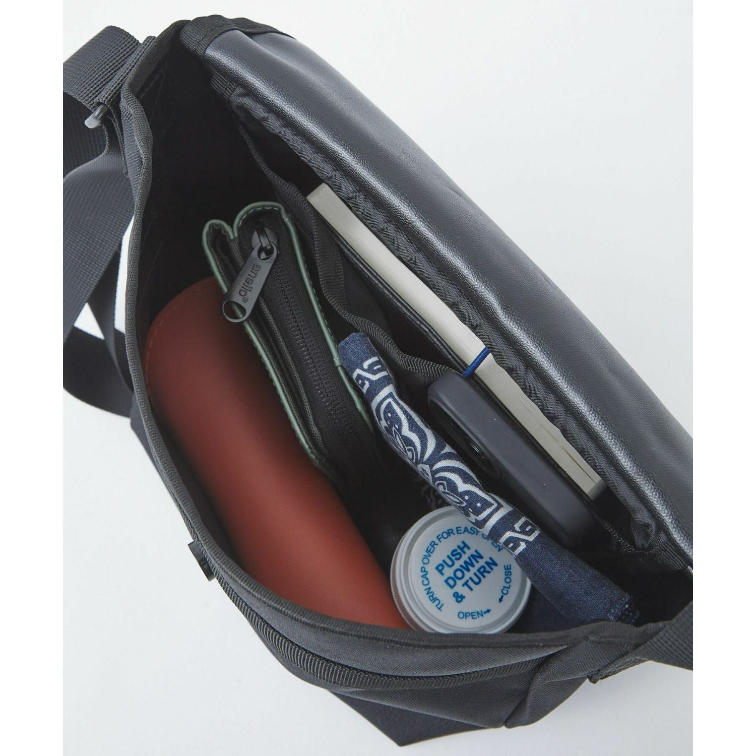 Anello Kuro Mini Messenger Bag (Black)