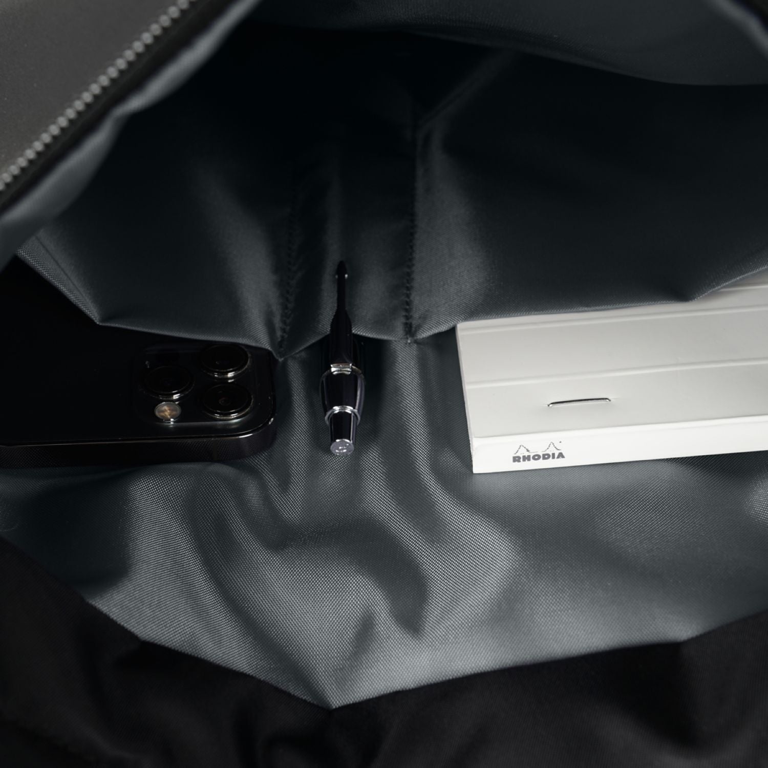 Hellolulu Ari 3-Way Sleeve Case 14" Recycled (Raven Black)