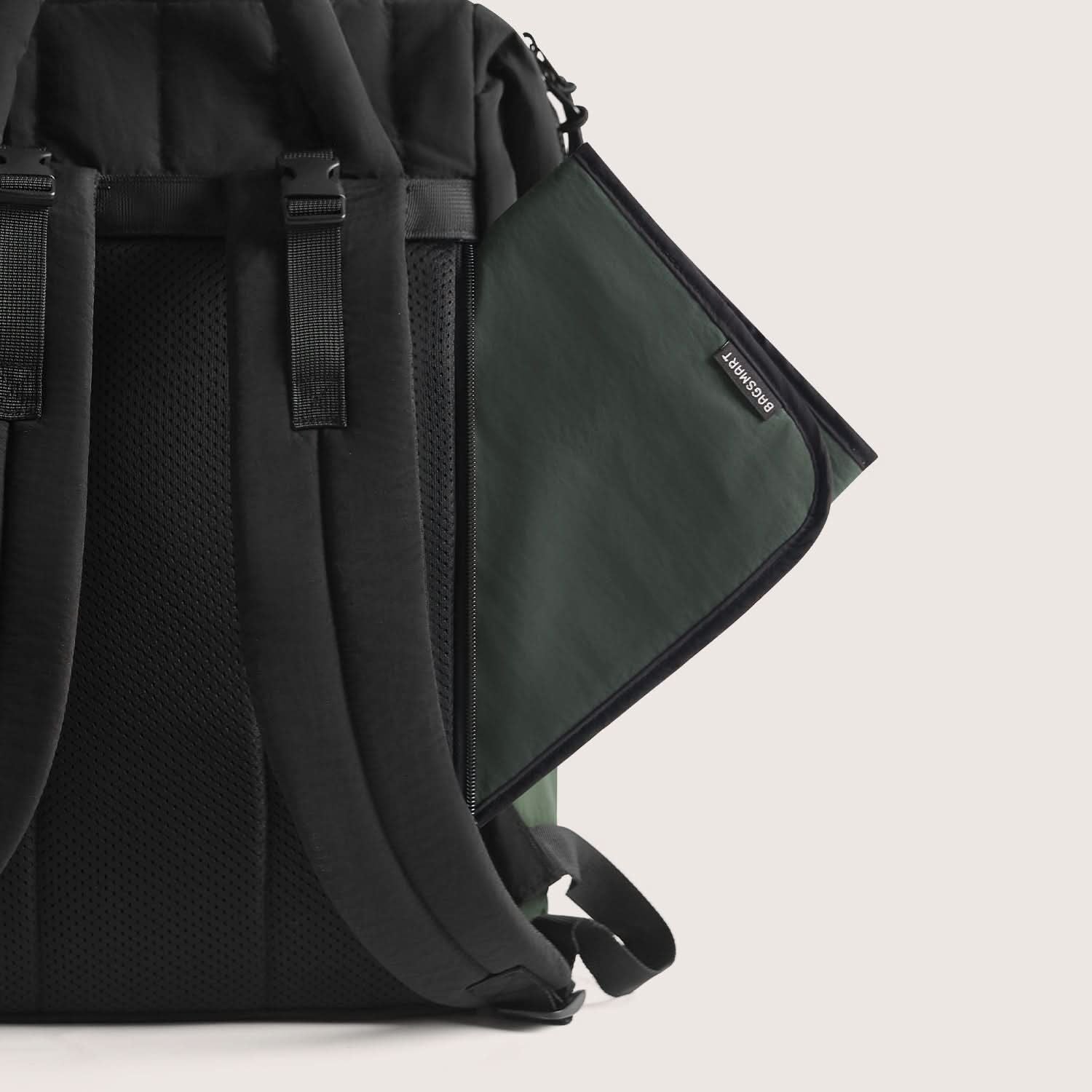 Bagsmart Walker Featherlight Travel Diaper Backpack 25L (Black)