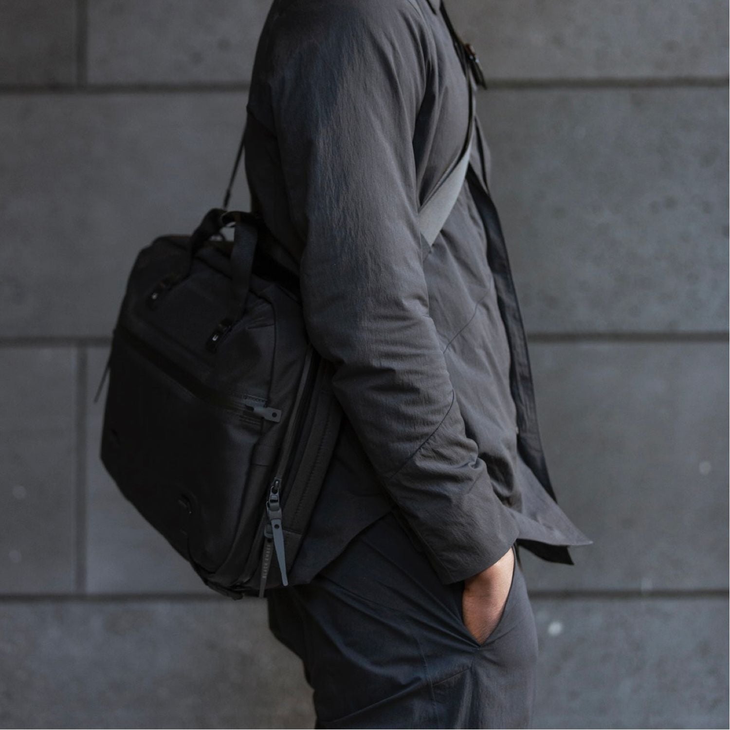 Black Ember Forge SB 16 Laptop Shoulder Bag 20L - Jet Black