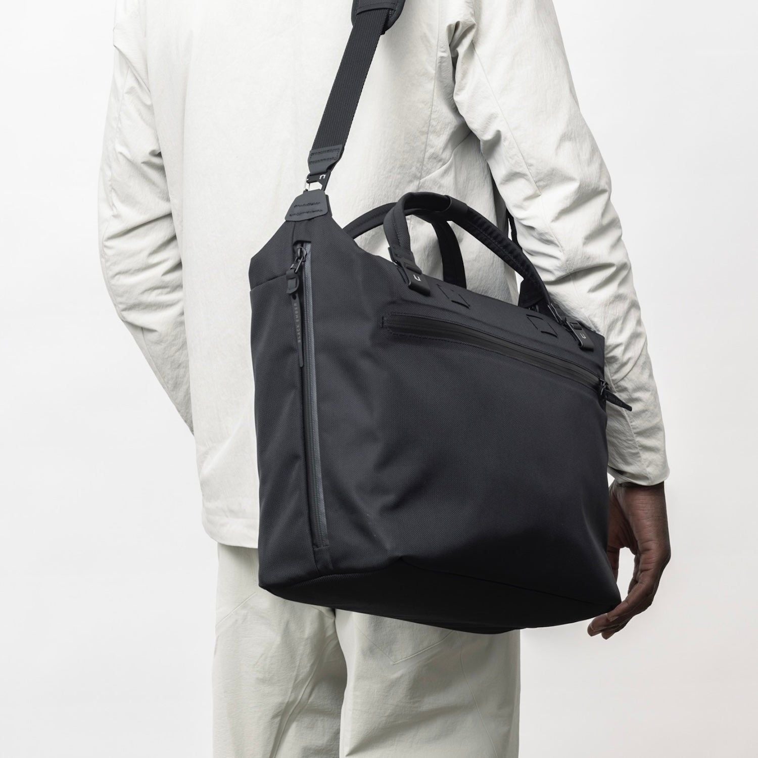 Black Ember WPT 14 Laptop Shoulder Tote 20L - Jet Black