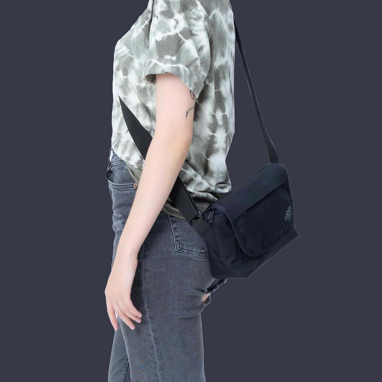 Cabinzero Flapjack Shoulder Bag 4L (Absolute Black)