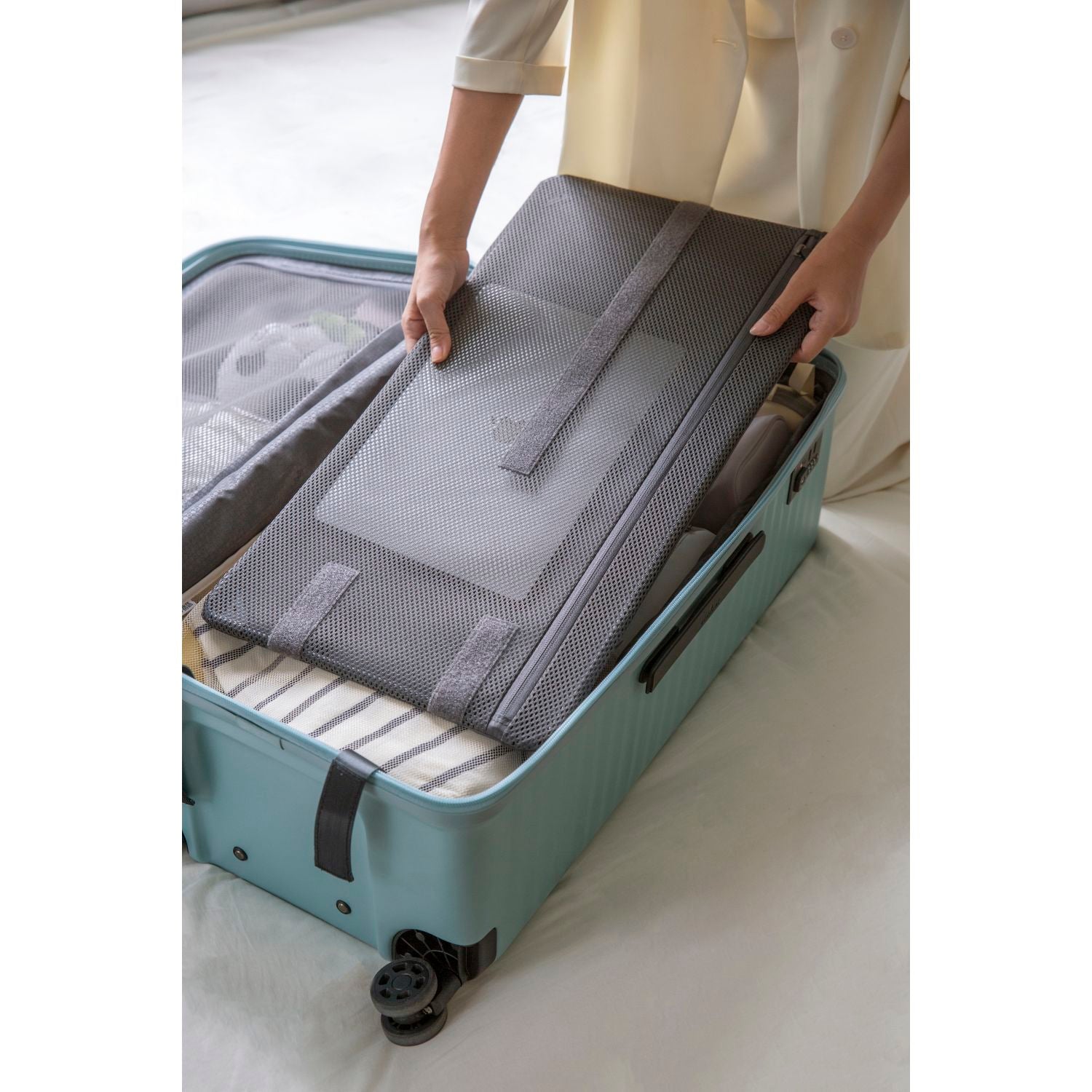 Echolac Celestra Supertrunk 28" Large Luggage (Light Blue)