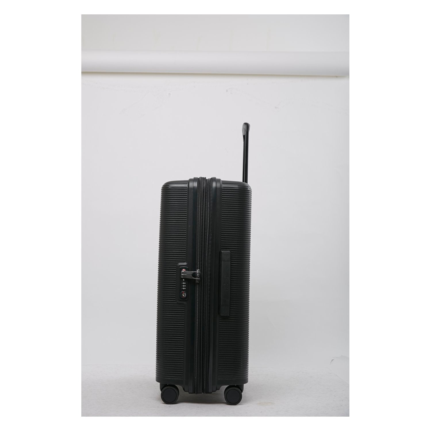 Echolac Forza 20" Carry On Luggage (Black)